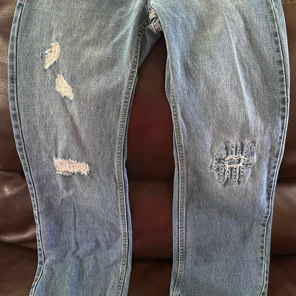 Levi distressed look jeans